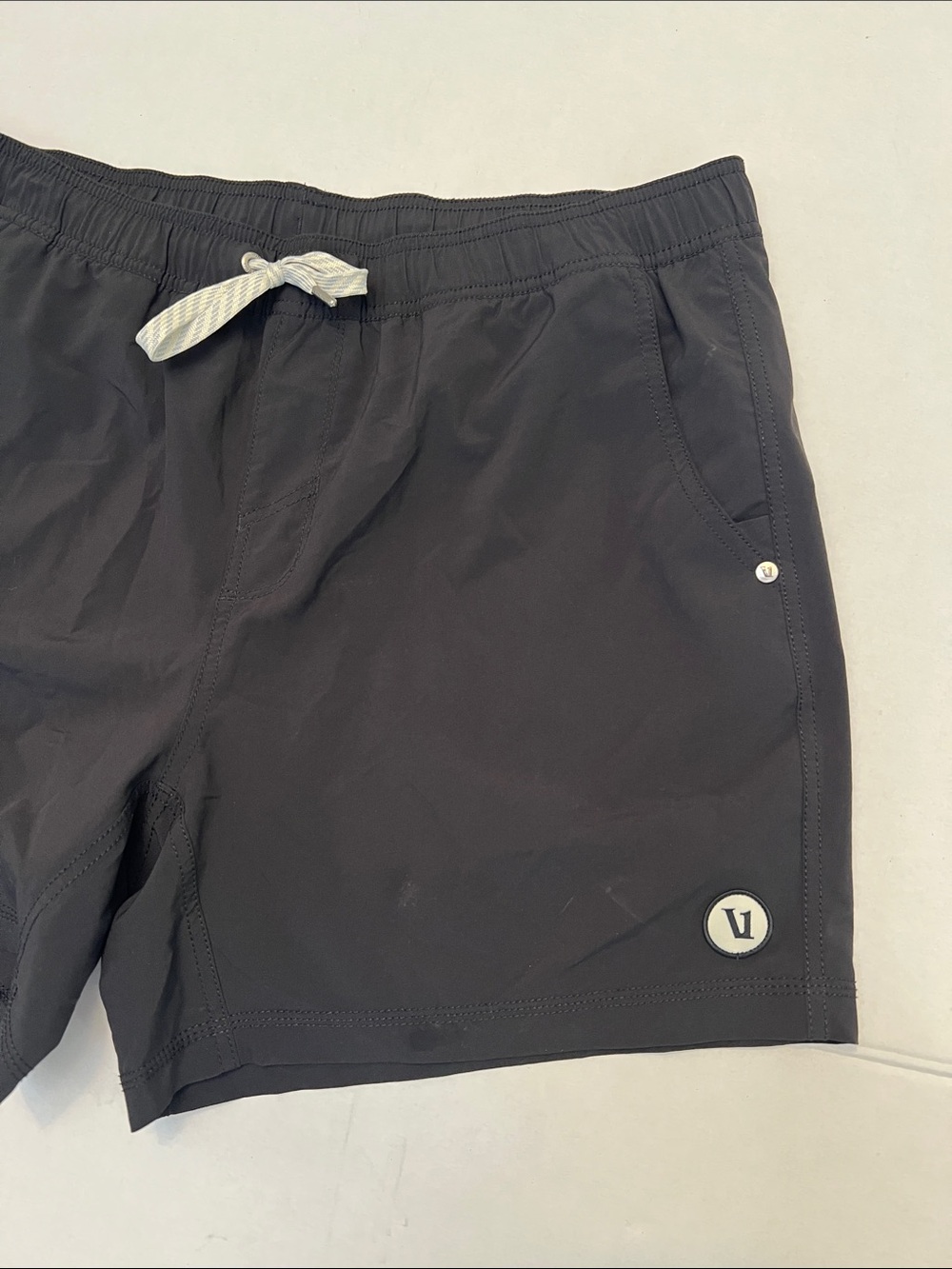 Vuori Men Size XL Kore 5 Inch Lined shorts Black Athleisure V367 active - Picture 3 of 14
